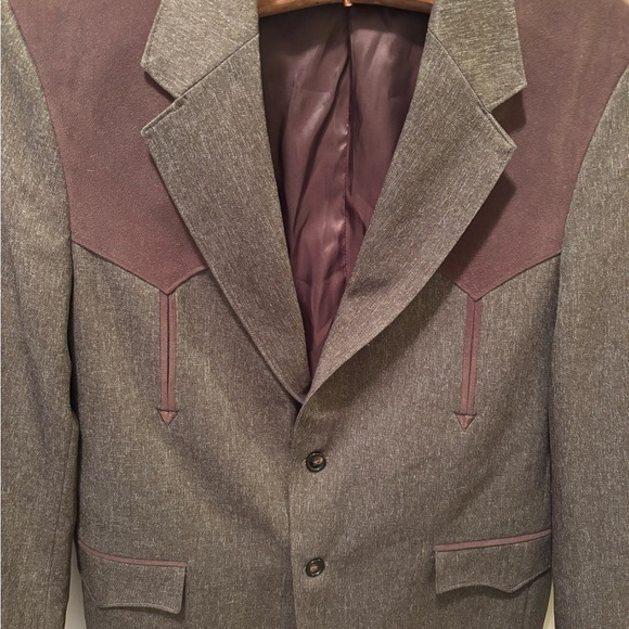Elegant Two-Tone Men's Blazer - Picture 6 of 9